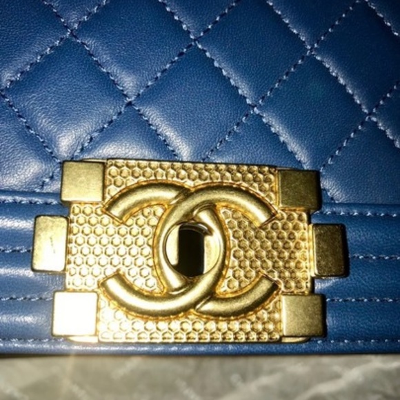 Chanel Blue Lambskin Quilted Cross Body Bag - Picture 3 of 8
